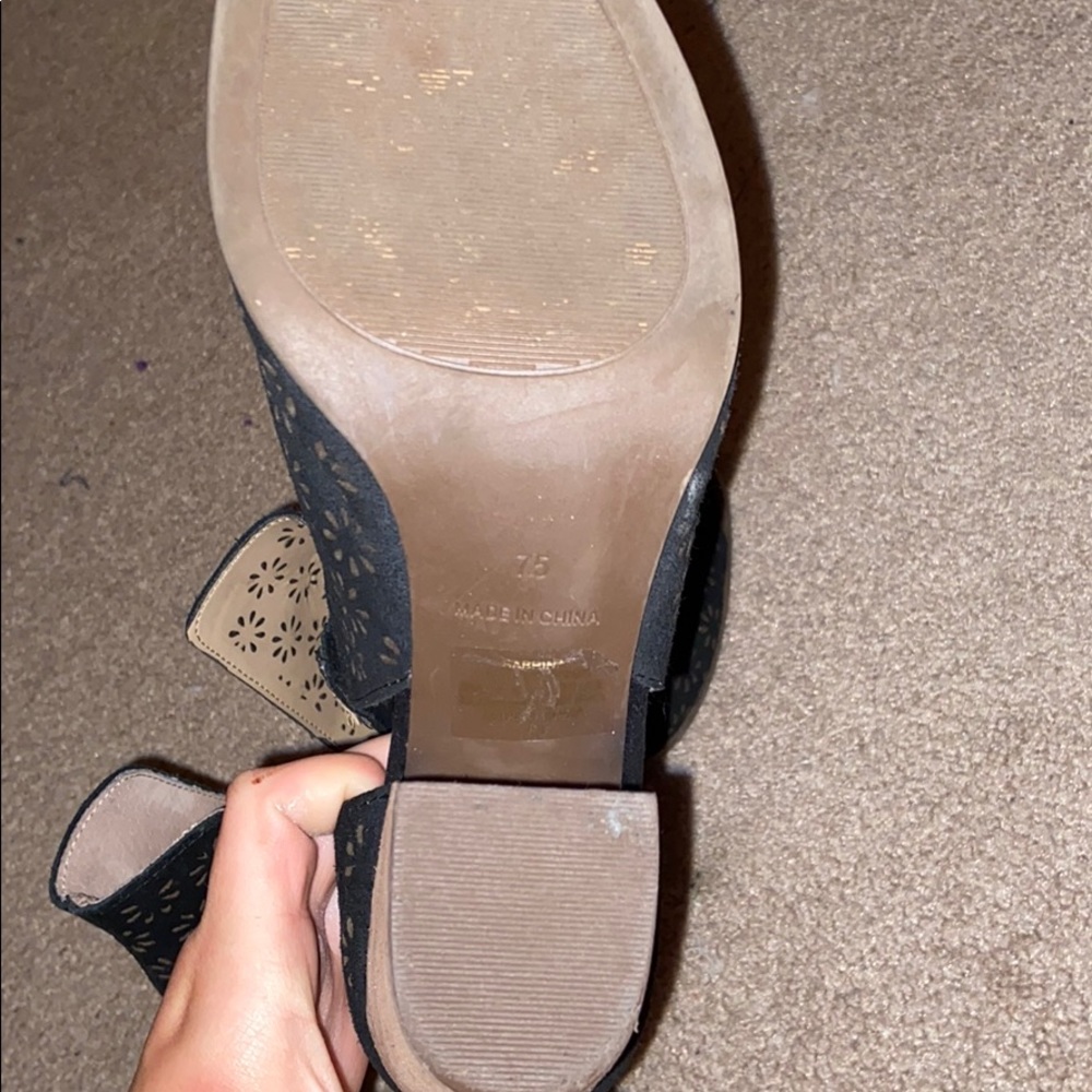 Heels - Picture 4 of 4